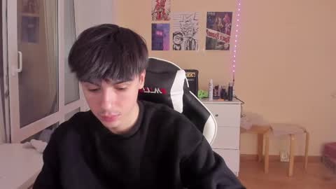 Snapshot of stralght_twinks chatting on 02-16-25, 06:10 Ray online show from 02-16-25, 06:10