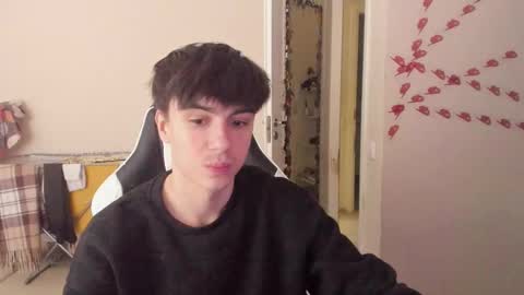 Snapshot of stralght_twinks chatting on 02-24-25, 04:26 Ray online show from 02-24-25, 04:26