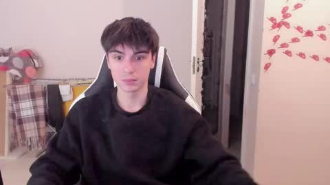 Snapshot of stralght_twinks chatting on 02-25-25, 04:31 Ray online show from 02-25-25, 04:31