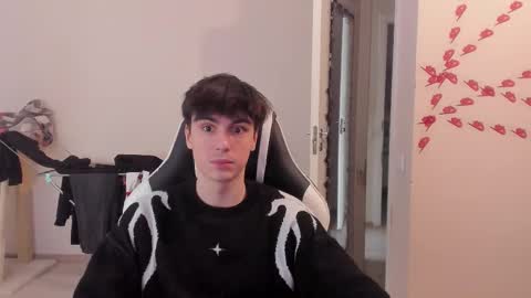 Snapshot of stralght_twinks chatting on 02-28-25, 12:31 Ray online show from 02-28-25, 12:31