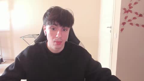 Snapshot of stralght_twinks chatting on 03-09-25, 11:03 Ray online show from 03-09-25, 11:03