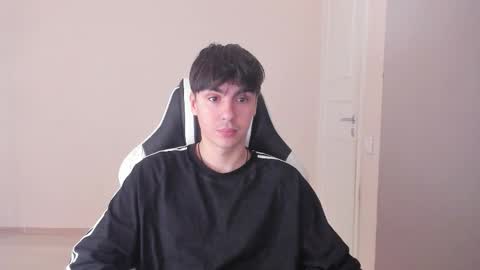 Snapshot of stralght_twinks chatting on 09-13-25, 05:40 Ray online show from 09-13-25, 05:40