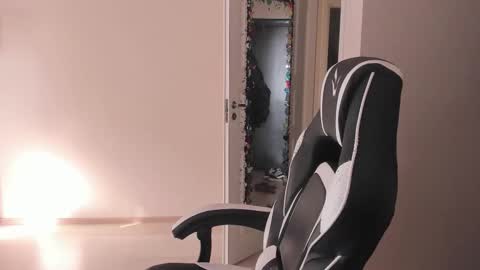 Snapshot of stralght_twinks chatting on 09-14-25, 07:18 Ray online show from 09-14-25, 07:18