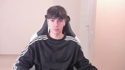 Snapshot of stralght_twinks chatting on 09-16-25, 07:53 Ray online show from 09-16-25, 07:53