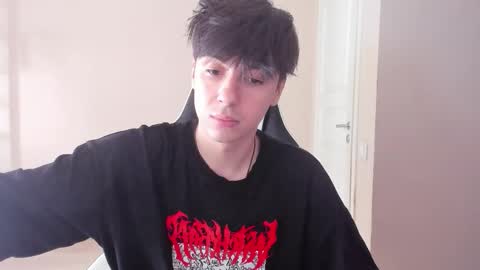 Snapshot of stralght_twinks chatting on 09-18-25, 10:28 Ray online show from 09-18-25, 10:28