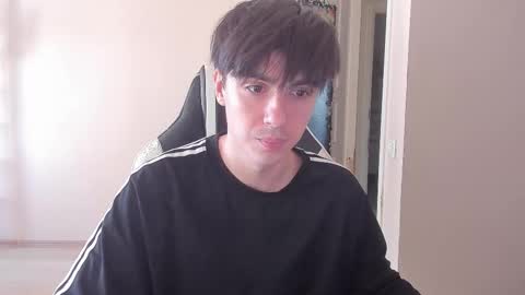 Snapshot of stralght_twinks chatting on 09-25-25, 11:47 Ray online show from 09-25-25, 11:47