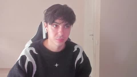 Snapshot of stralght_twinks chatting on 09-27-25, 05:56 Ray online show from 09-27-25, 05:56