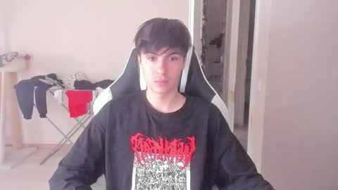 Snapshot of stralght_twinks chatting on 10-02-25, 06:53 Ray online show from 10-02-25, 06:53