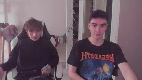 Snapshot of stralght_twinks chatting on 10-09-25, 01:31 Ray online show from 10-09-25, 01:31