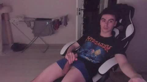 Snapshot of stralght_twinks chatting on 10-13-25, 03:12 Ray online show from 10-13-25, 03:12