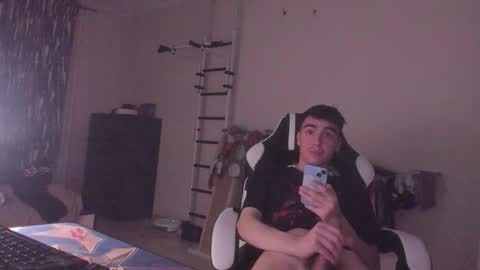 Snapshot of stralght_twinks chatting on 10-25-25, 05:51 Ray online show from 10-25-25, 05:51