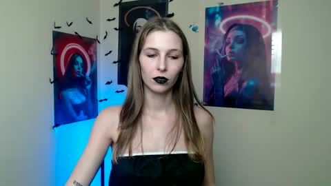 Amalia online show from 10-31-25, 01:23