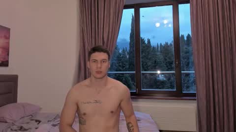 Snapshot of stranggee chatting on 10-14-25, 03:24 Artem online show from 10-14-25, 03:24