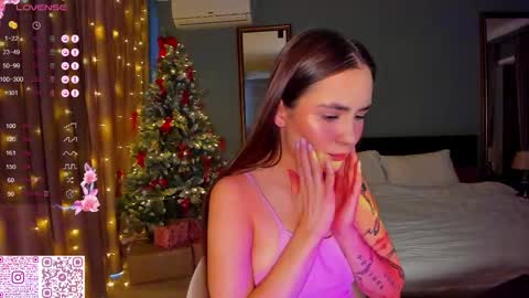 Snapshot of straw_juice chatting on 01-18-25, 07:49 Laura online show from 01-18-25, 07:49