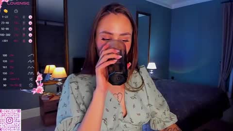 Snapshot of straw_juice chatting on 01-25-25, 08:31 Laura online show from 01-25-25, 08:31