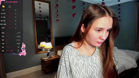 Snapshot of straw_juice chatting on 02-16-25, 04:42 Laura online show from 02-16-25, 04:42