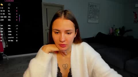 Snapshot of straw_juice chatting on 10-02-25, 03:02 Laura online show from 10-02-25, 03:02