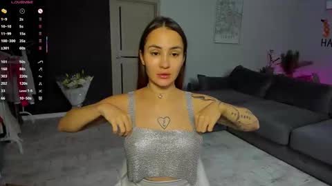 Snapshot of straw_juice chatting on 10-13-25, 03:39 Laura online show from 10-13-25, 03:39