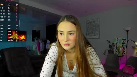 Snapshot of straw_juice chatting on 10-25-25, 04:35 Laura online show from 10-25-25, 04:35