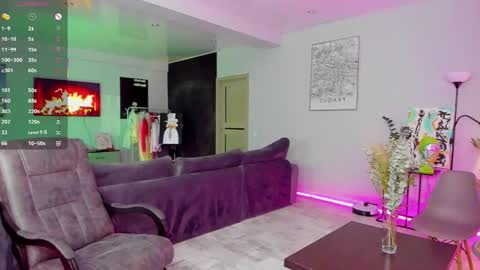 Snapshot of straw_juice chatting on 10-26-25, 02:12 Laura online show from 10-26-25, 02:12