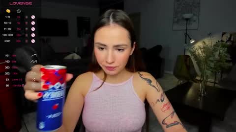 Snapshot of straw_juice chatting on 11-24-25, 05:18 Laura online show from 11-24-25, 05:18