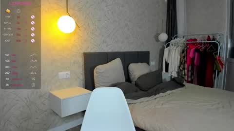 Snapshot of straw_juice chatting on 12-02-25, 01:00 Laura online show from 12-02-25, 01:00