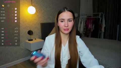 Snapshot of straw_juice chatting on 12-04-25, 02:10 Laura online show from 12-04-25, 02:10