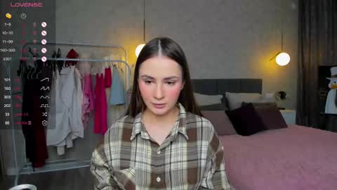 Laura online show from 02-12-26, 01:33