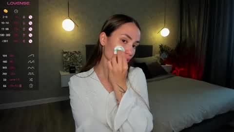 Laura online show from 06-03-26, 02:03