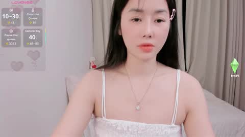 strawberry_loveee online show from 10-09-25, 02:48