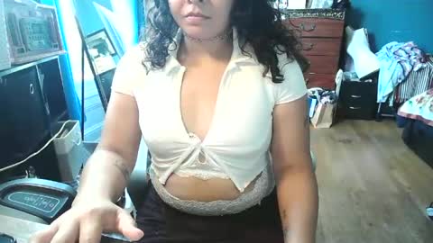 Snapshot of strawberryleche chatting on 04-28-26, 11:54 strawberrymilk online show from 04-28-26, 11:54