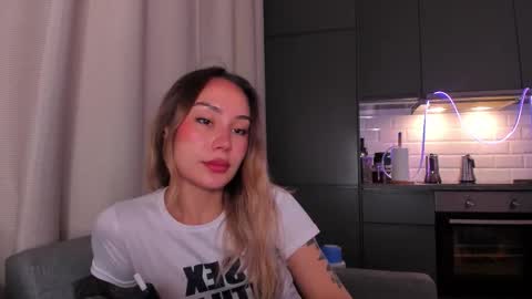 Snapshot of strawberrypie99 chatting on 11-13-25, 10:25 Tati and Lola online show from 11-13-25, 10:25