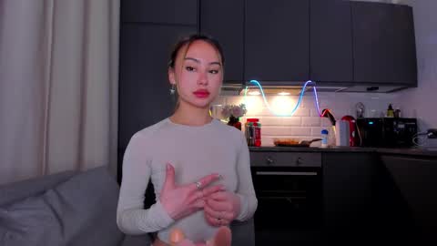 Snapshot of strawberrypie99 chatting on 11-27-25, 01:13 Tati and Lola online show from 11-27-25, 01:13