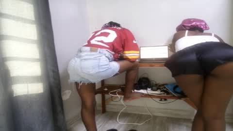 streetlioness online show from 12-17-25, 01:39