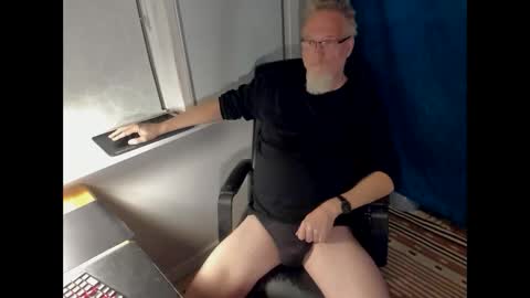 strip_m online show from 12-19-25, 07:10