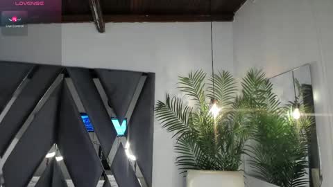 Snapshot of strong_girl_ chatting on 05-23-26, 10:52 Alexa online show from 05-23-26, 10:52