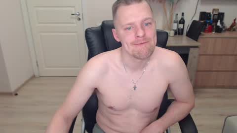 Snapshot of strong_guy_xxx chatting on 12-17-25, 01:06 strong_guy_xxx online show from 12-17-25, 01:06