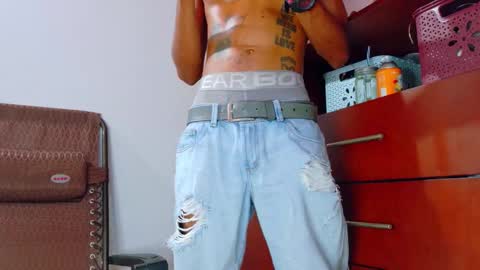 Snapshot of stronganddelicious chatting on 10-06-25, 10:40 stronganddelicious online show from 10-06-25, 10:40