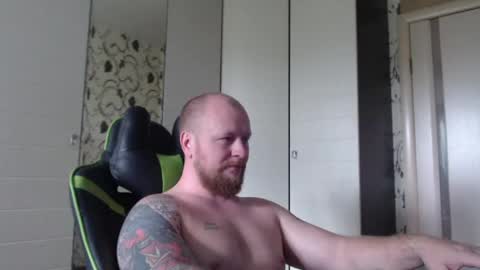 Snapshot of strongass18 chatting on 05-08-26, 08:52 Alex online show from 05-08-26, 08:52
