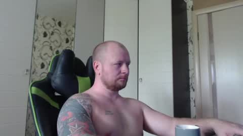 Snapshot of strongass18 chatting on 05-14-26, 08:43 Alex online show from 05-14-26, 08:43