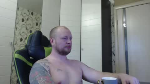 Snapshot of strongass18 chatting on 05-16-26, 01:21 Alex online show from 05-16-26, 01:21