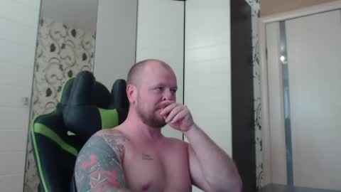 Snapshot of strongass18 chatting on 05-17-26, 11:28 Alex online show from 05-17-26, 11:28