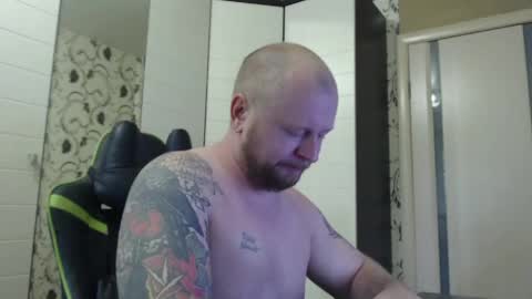Snapshot of strongass18 chatting on 05-26-26, 09:05 Alex online show from 05-26-26, 09:05