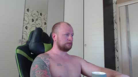 Snapshot of strongass18 chatting on 06-09-26, 09:43 Alex online show from 06-09-26, 09:43