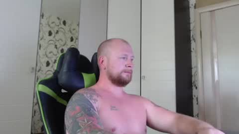 Snapshot of strongass18 chatting on 06-13-26, 10:02 Alex online show from 06-13-26, 10:02