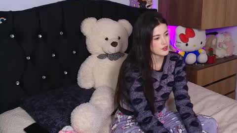 sttrawberry online show from 11-19-25, 03:06