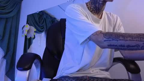 stuart_boy_ online show from 02-10-25, 04:19