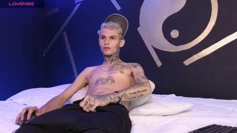 stuart_boy_ online show from 03-09-25, 03:01