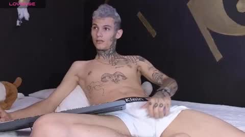 stuart_boy_ online show from 03-12-25, 07:38