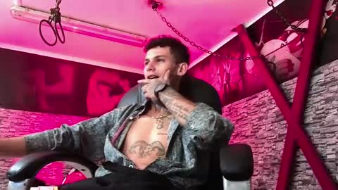 stuart_boy_ online show from 10-05-25, 03:38